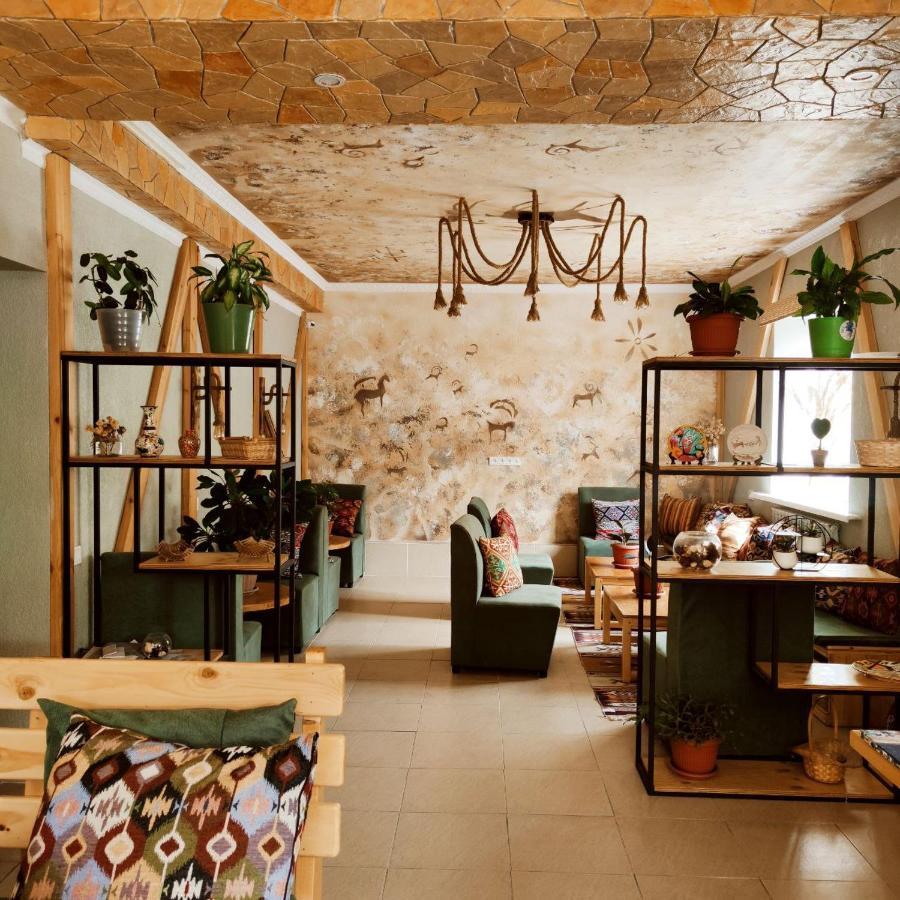 Silkroad Guesthouse Бішкек Екстер'єр фото