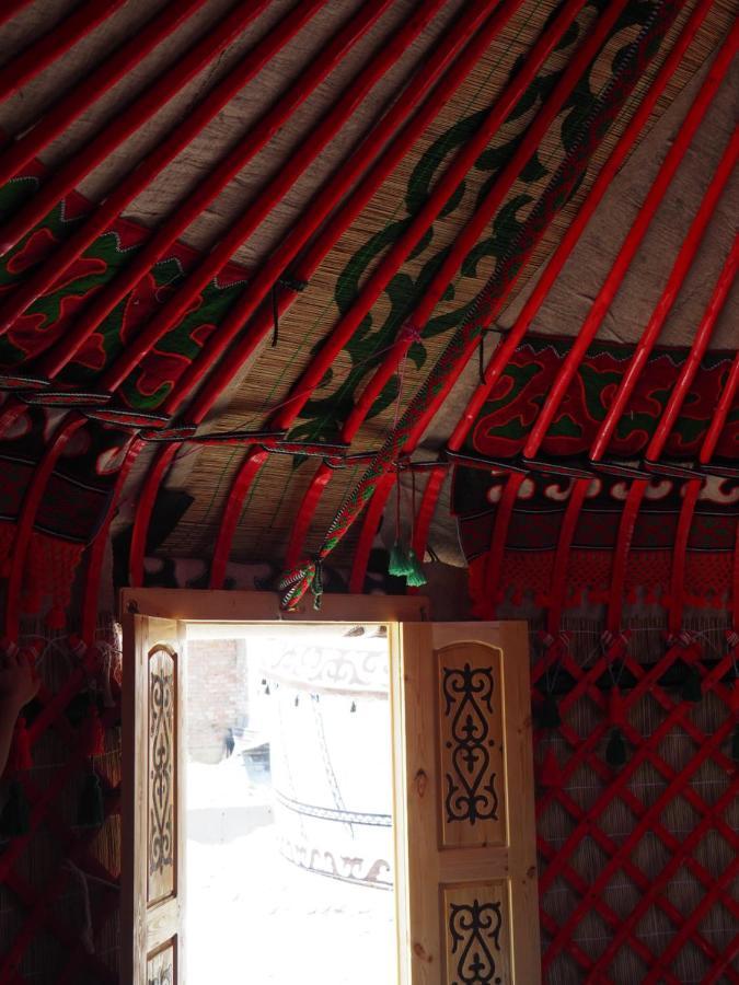 Silkroad Guesthouse Бішкек Екстер'єр фото