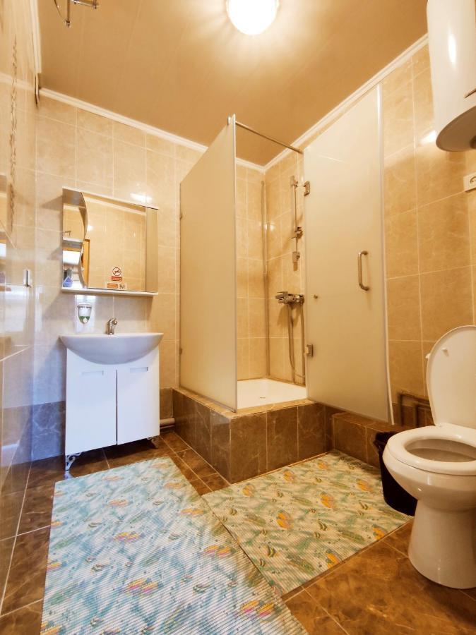 Silkroad Guesthouse Бішкек Екстер'єр фото