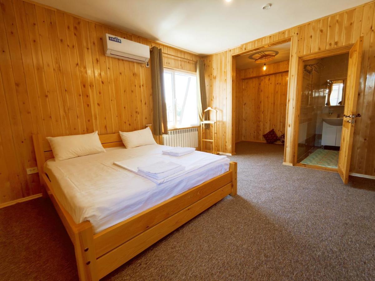 Silkroad Guesthouse Бішкек Екстер'єр фото