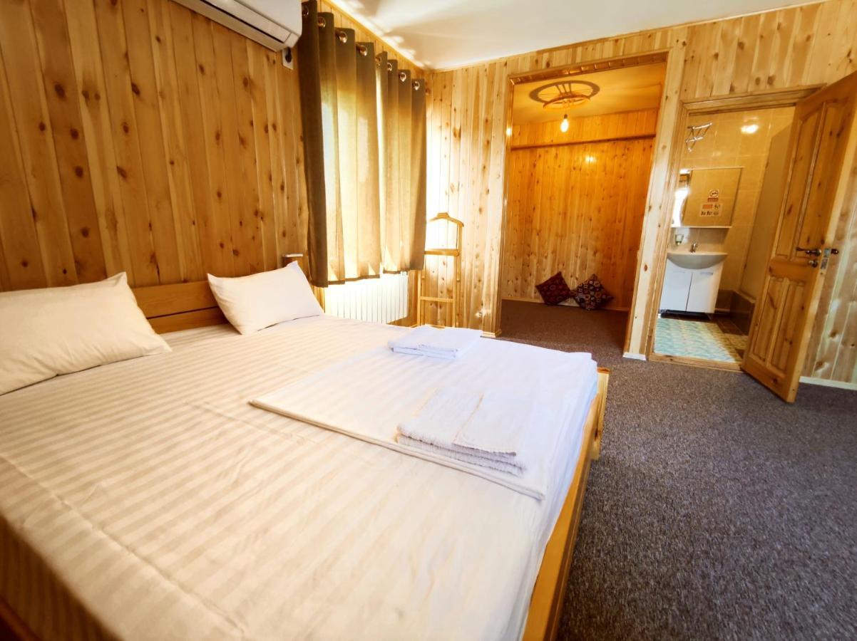 Silkroad Guesthouse Бішкек Екстер'єр фото