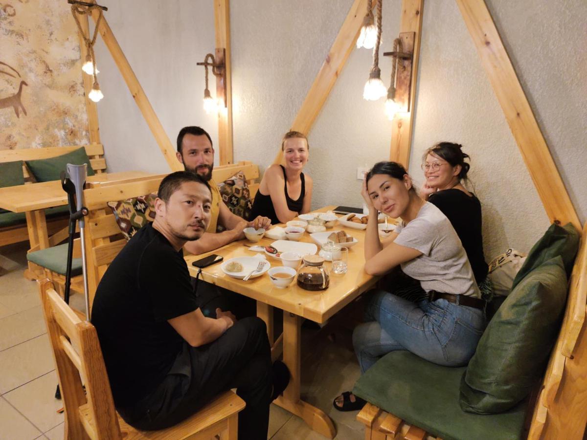 Silkroad Guesthouse Бішкек Екстер'єр фото