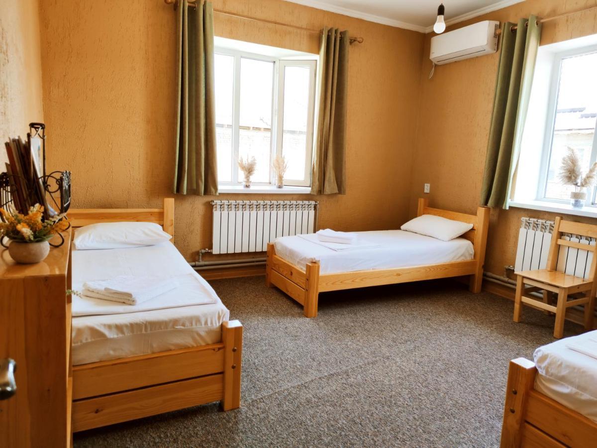 Silkroad Guesthouse Бішкек Екстер'єр фото