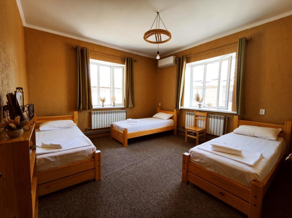 Silkroad Guesthouse Бішкек Екстер'єр фото