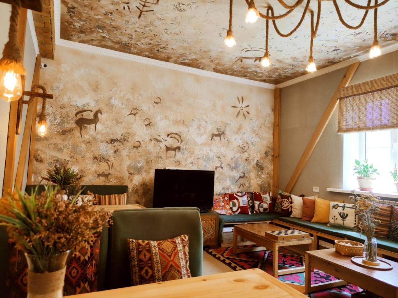 Silkroad Guesthouse Бішкек Екстер'єр фото
