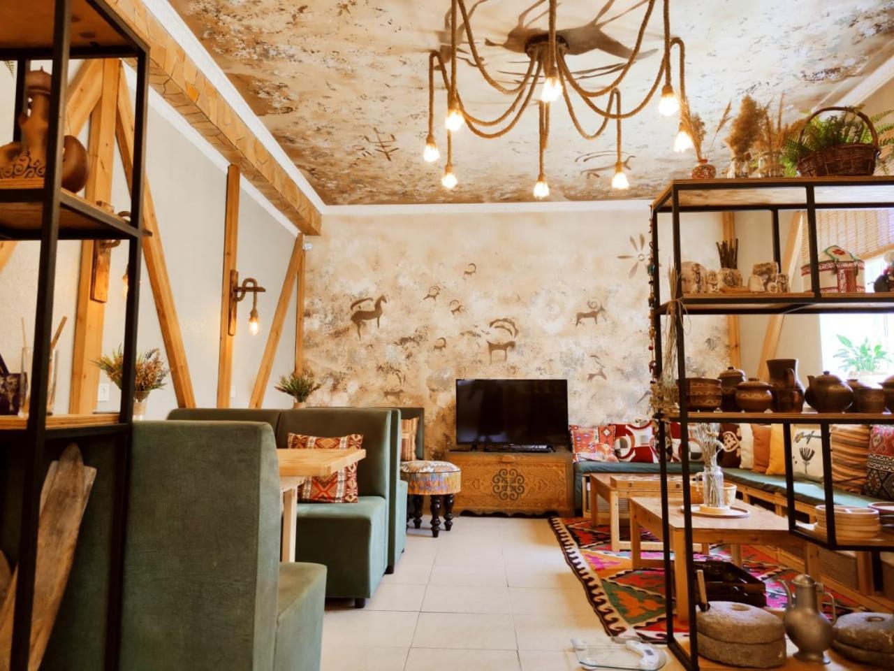 Silkroad Guesthouse Бішкек Екстер'єр фото