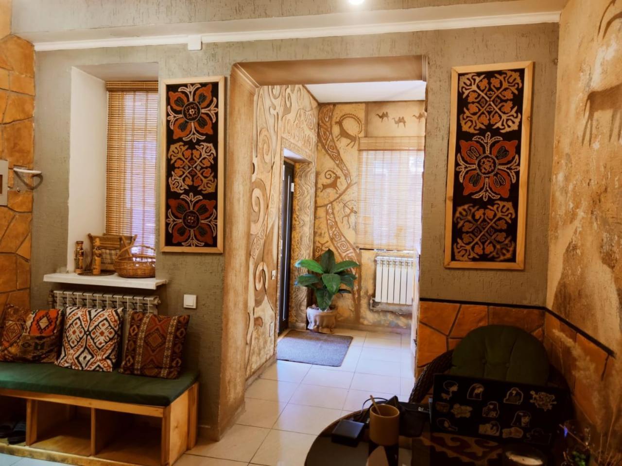 Silkroad Guesthouse Бішкек Екстер'єр фото