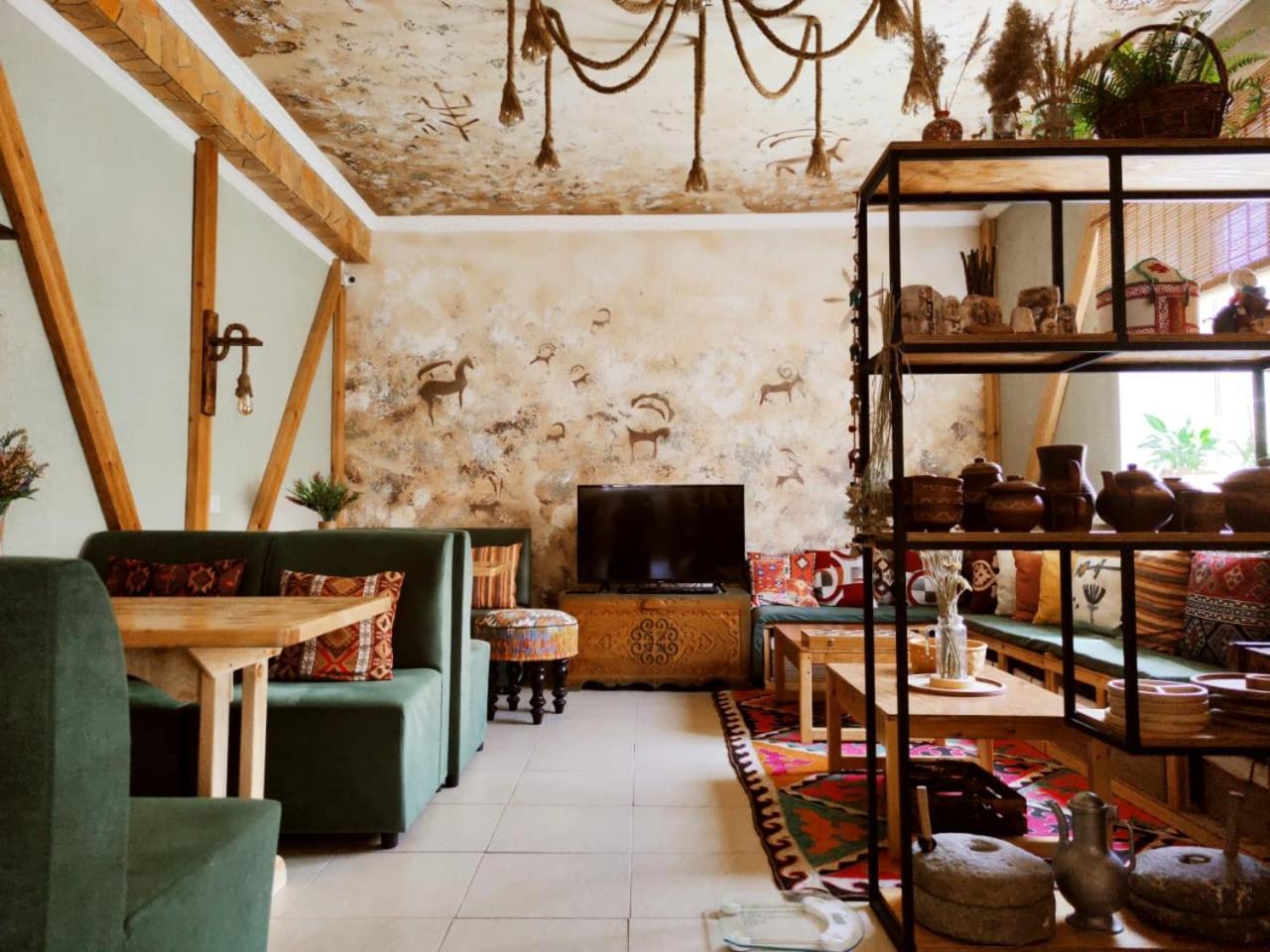 Silkroad Guesthouse Бішкек Екстер'єр фото