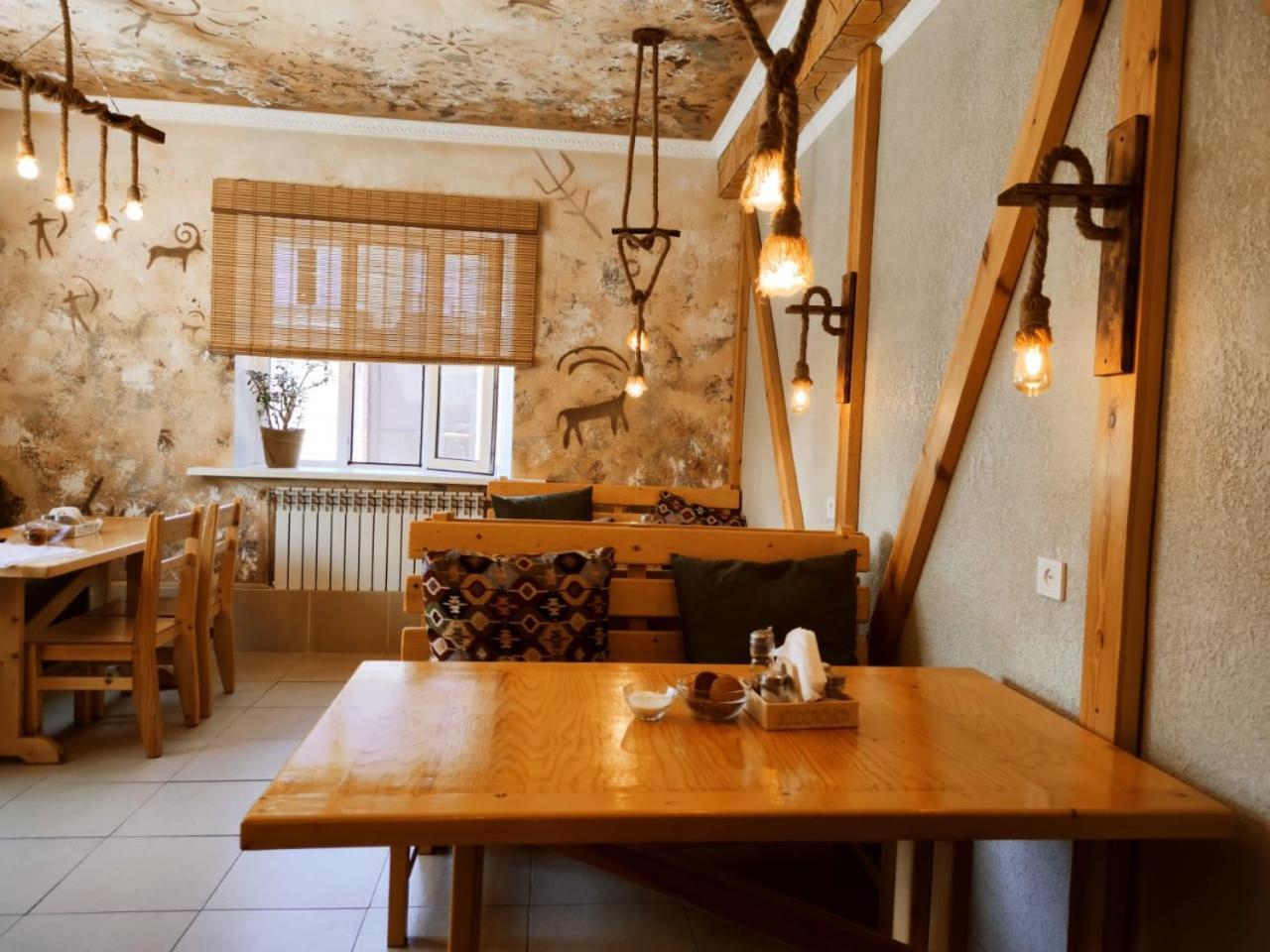 Silkroad Guesthouse Бішкек Екстер'єр фото